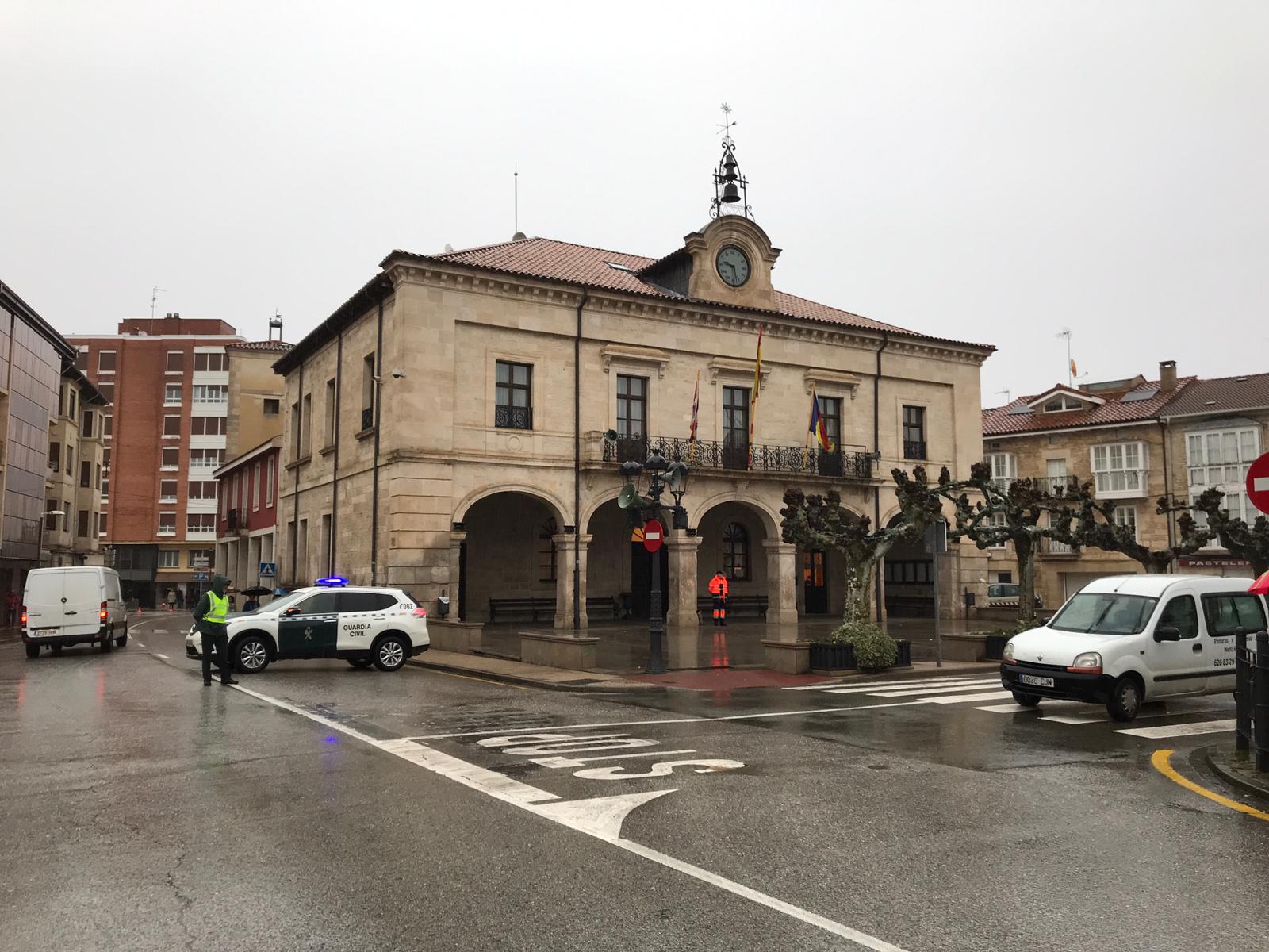 Fotos: El Nela se desborda en Villarcayo e inunda calles, carreteras y edificios