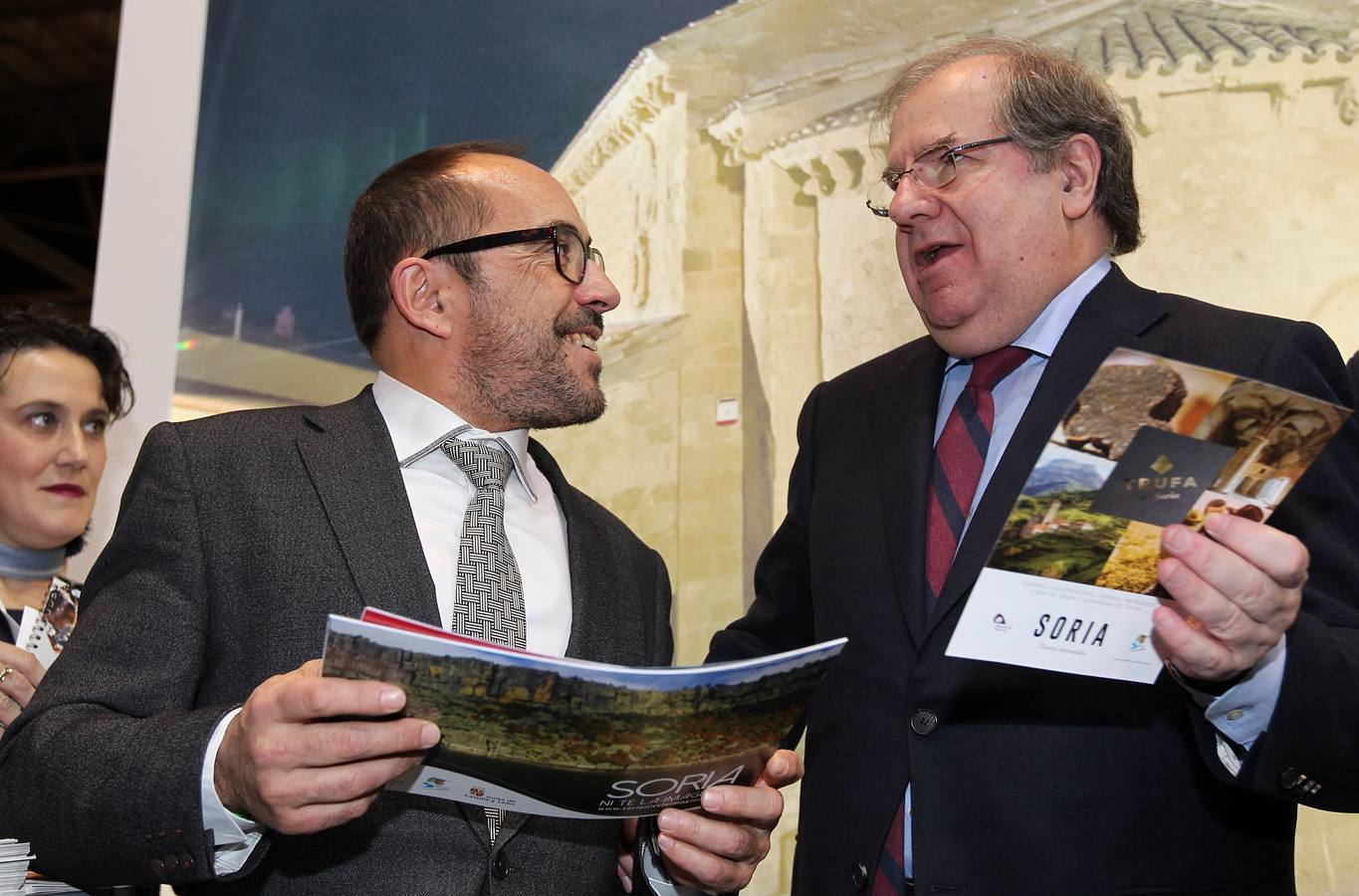 Fotos: Juan Vicente Herrera visita el stand de Castilla y Leób en Fitur