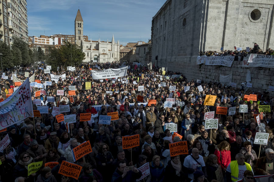 Fotos: Manifestación en Valladolid en defensa de la sanidad pública de Castilla y León