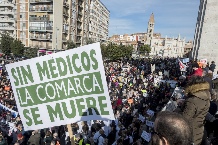 Fotos: Manifestación en Valladolid en defensa de la sanidad pública de Castilla y León