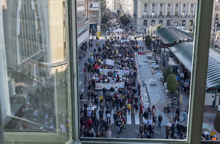 Fotos: Manifestación en Valladolid en defensa de la sanidad pública de Castilla y León