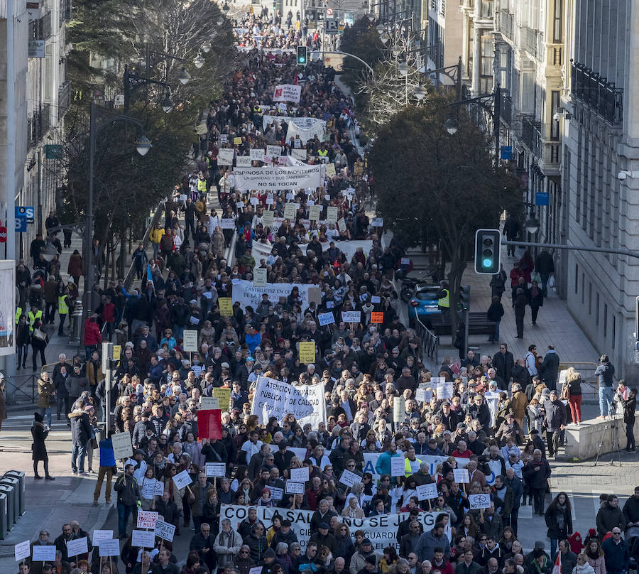 Fotos: Manifestación en Valladolid en defensa de la sanidad pública de Castilla y León