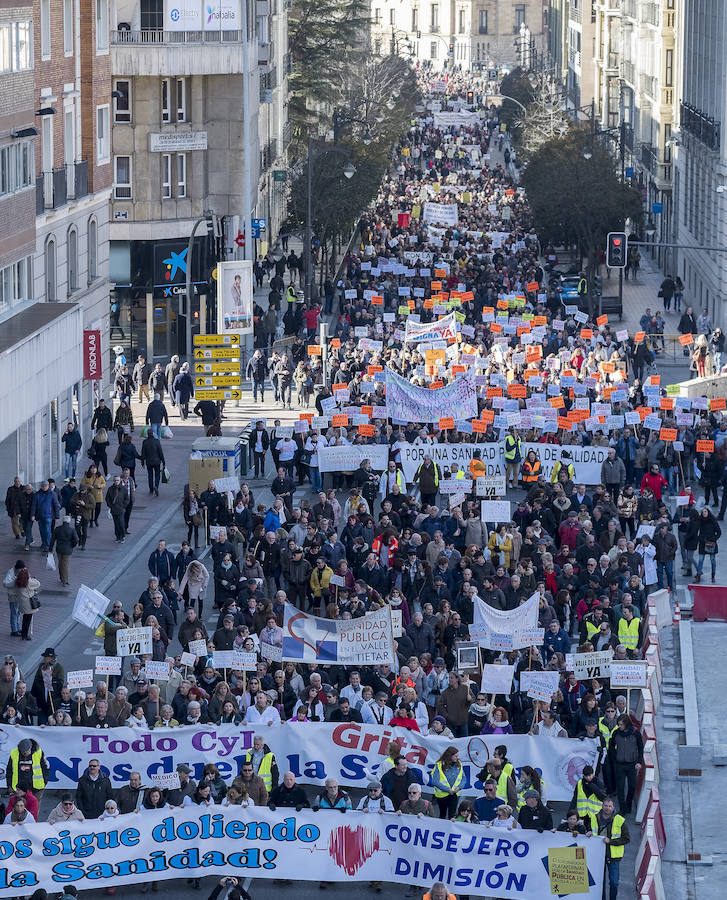 Fotos: Manifestación en Valladolid en defensa de la sanidad pública de Castilla y León