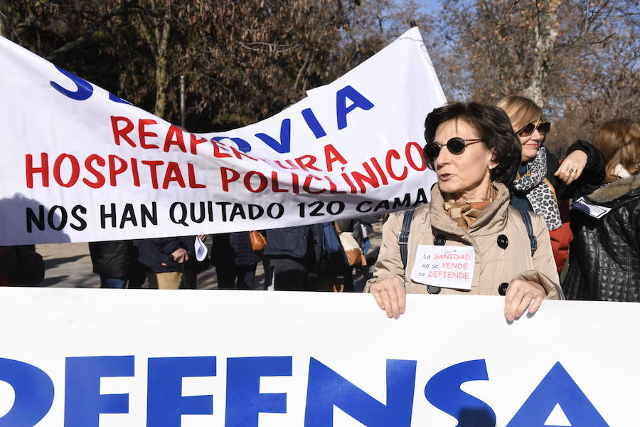 Fotos: Manifestación en Valladolid en defensa de la sanidad pública de Castilla y León