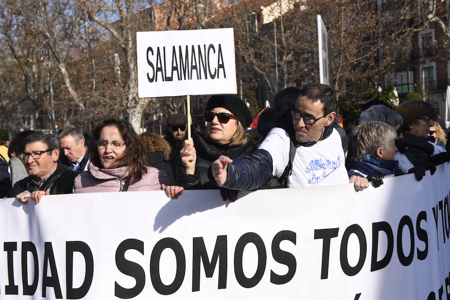 Fotos: Manifestación en Valladolid en defensa de la sanidad pública de Castilla y León