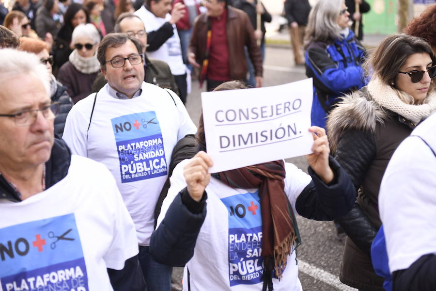 Fotos: Manifestación en Valladolid en defensa de la sanidad pública de Castilla y León