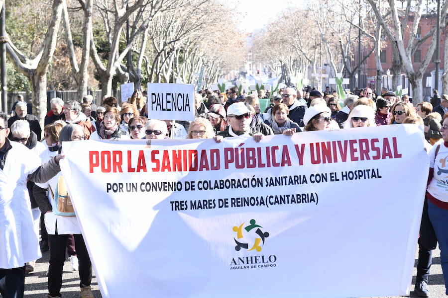 Fotos: Manifestación en Valladolid en defensa de la sanidad pública de Castilla y León