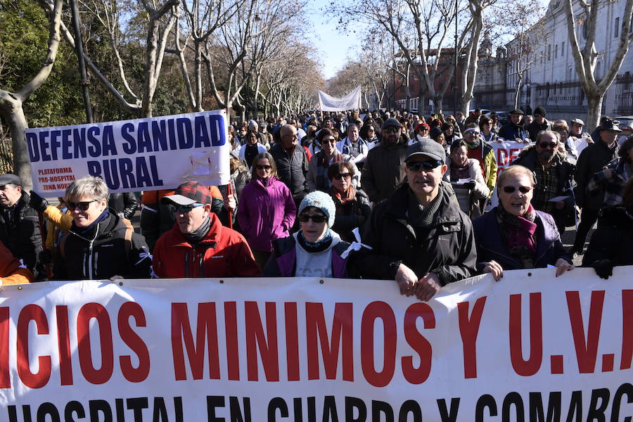 Fotos: Manifestación en Valladolid en defensa de la sanidad pública de Castilla y León