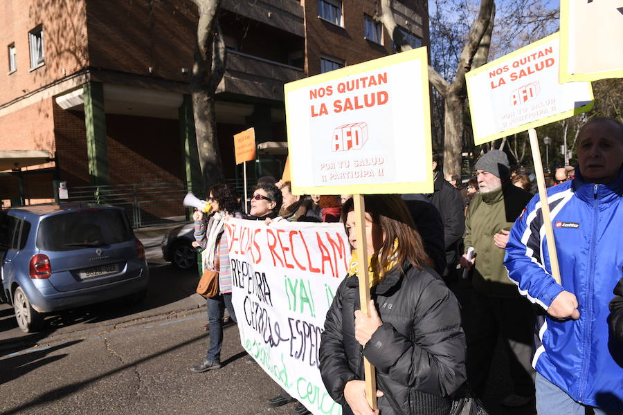 Fotos: Manifestación en Valladolid en defensa de la sanidad pública de Castilla y León