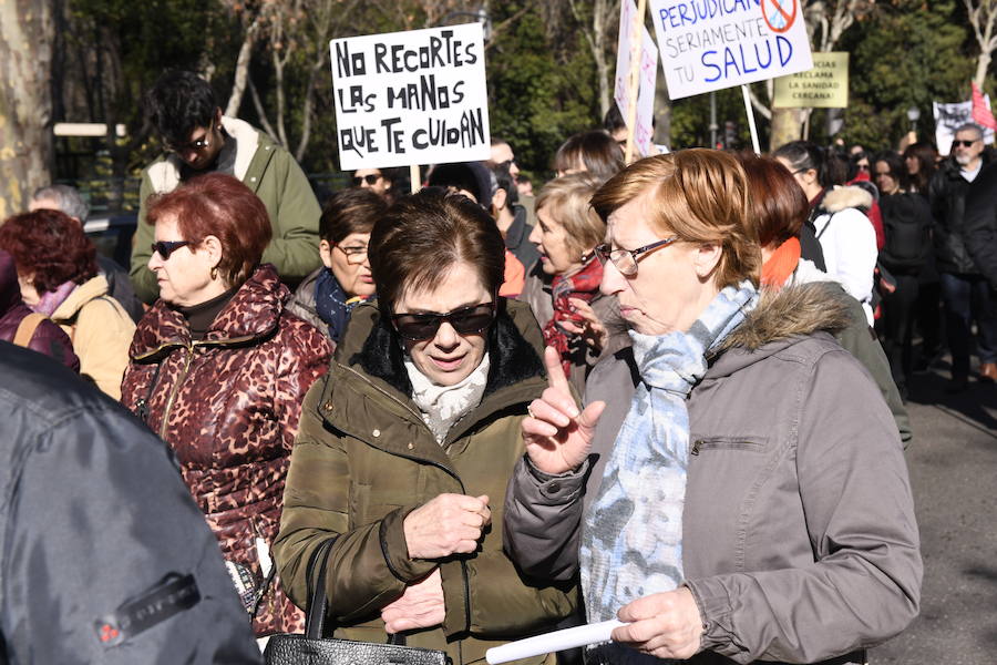 Fotos: Manifestación en Valladolid en defensa de la sanidad pública de Castilla y León