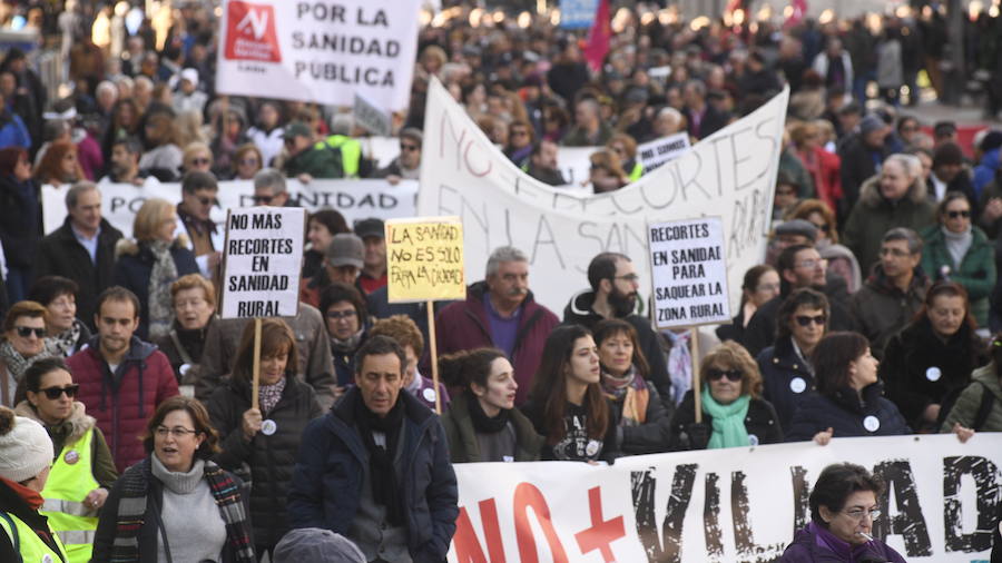 Fotos: Manifestación en Valladolid en defensa de la sanidad pública de Castilla y León