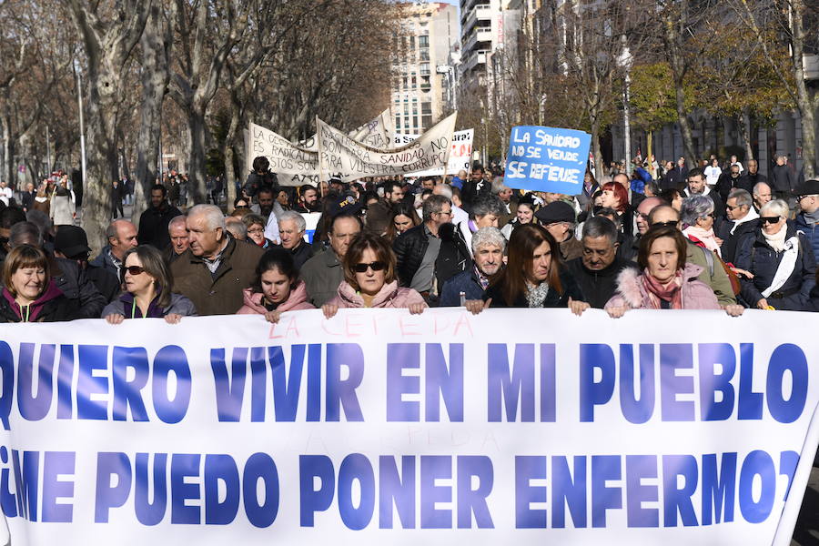 Fotos: Manifestación en Valladolid en defensa de la sanidad pública de Castilla y León