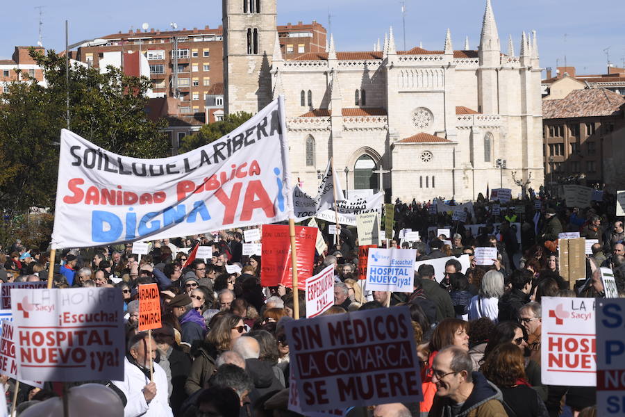 Fotos: Manifestación en Valladolid en defensa de la sanidad pública de Castilla y León