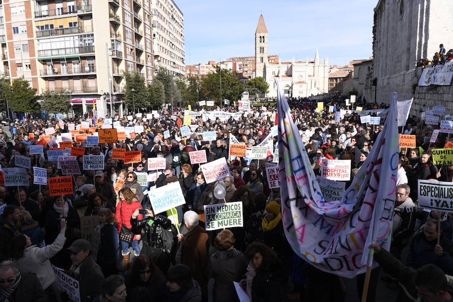 Fotos: Manifestación en Valladolid en defensa de la sanidad pública de Castilla y León