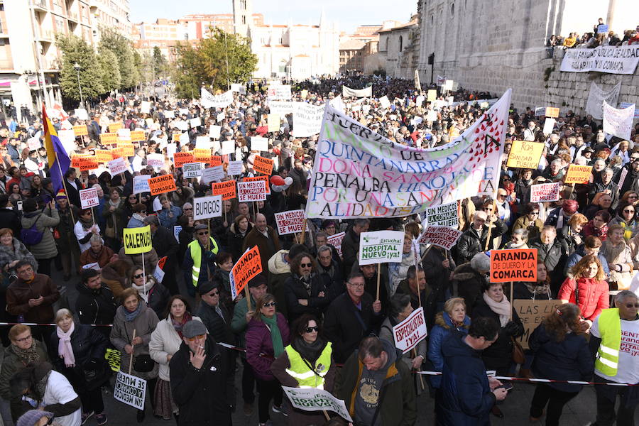 Fotos: Manifestación en Valladolid en defensa de la sanidad pública de Castilla y León