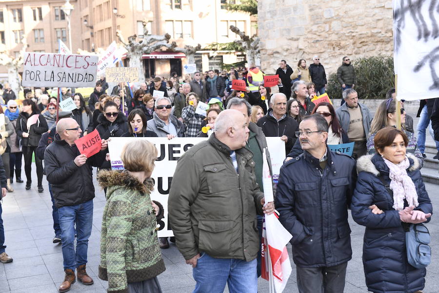 Fotos: Manifestación en Valladolid en defensa de la sanidad pública de Castilla y León