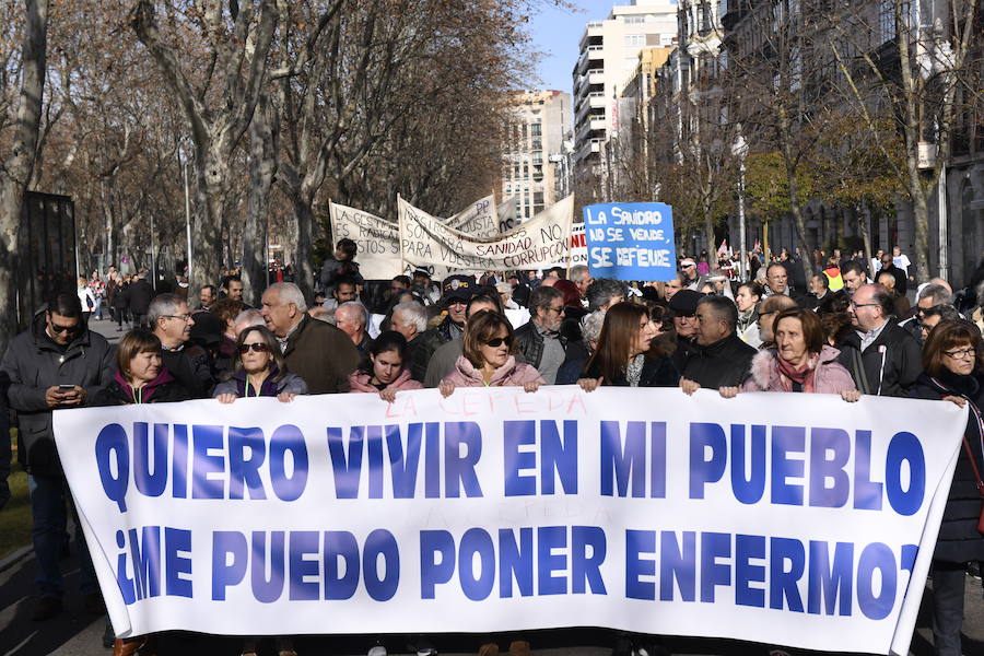 Fotos: Manifestación en Valladolid en defensa de la sanidad pública de Castilla y León