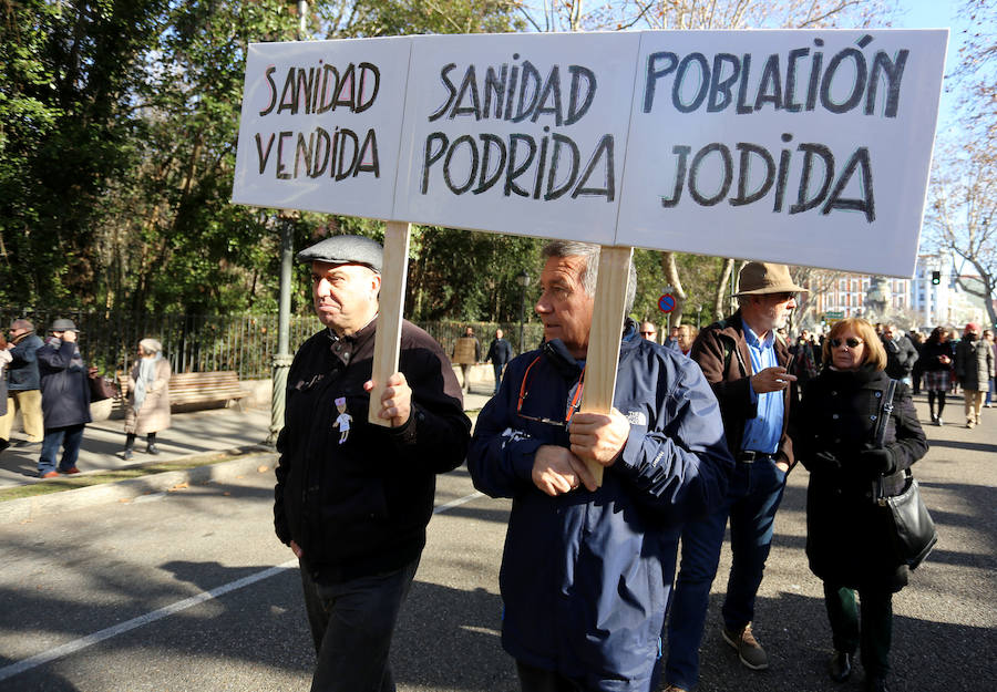 Fotos: Miles de personas salen a la calle para gritar en defensa de la sanidad