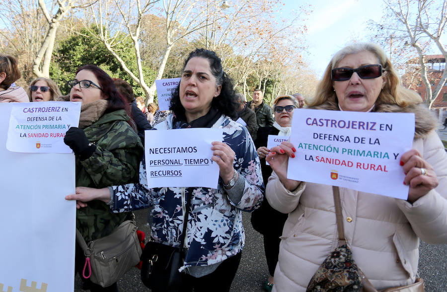 Fotos: Miles de personas salen a la calle para gritar en defensa de la sanidad