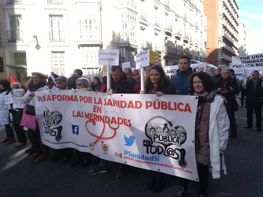 Fotos: Miles de personas salen a la calle para gritar en defensa de la sanidad