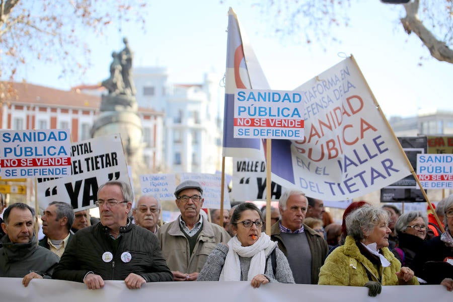 Fotos: Miles de personas salen a la calle para gritar en defensa de la sanidad