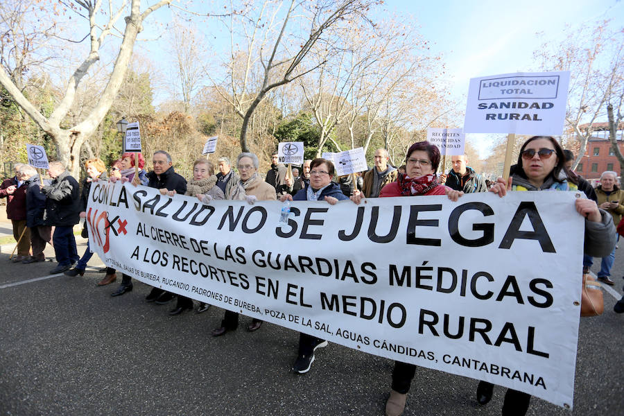 Fotos: Miles de personas salen a la calle para gritar en defensa de la sanidad