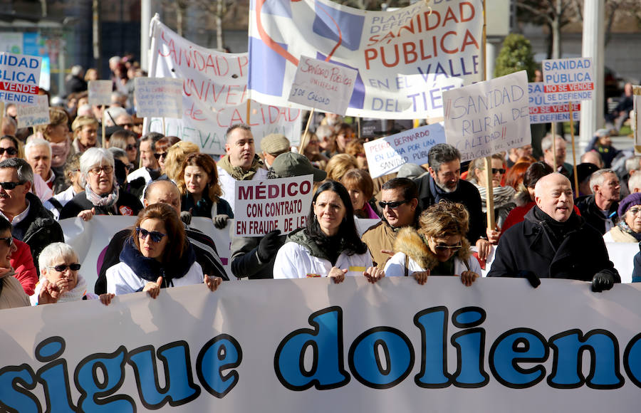 Fotos: Miles de personas salen a la calle para gritar en defensa de la sanidad