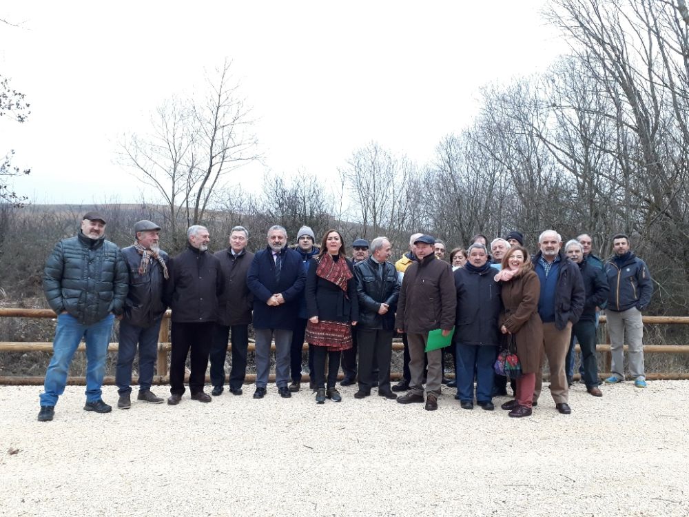 La delegada del Gobierno en Castilla y León, Virginia Barcones, inaugura un nuevo tramo de la vía verde.