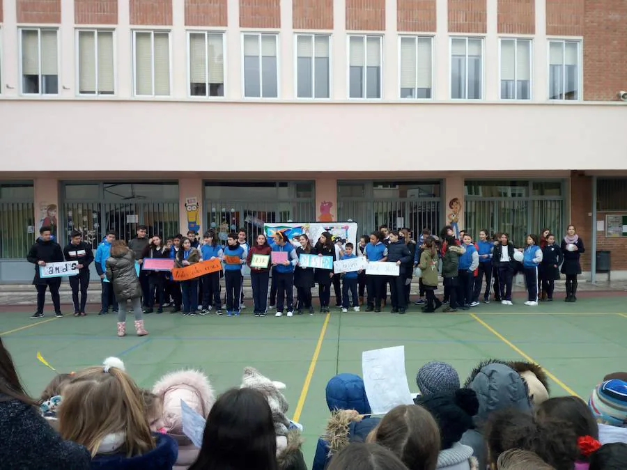 Celebración del Día de la Paz en el Colegio Virgen Niña de Valladolid. 