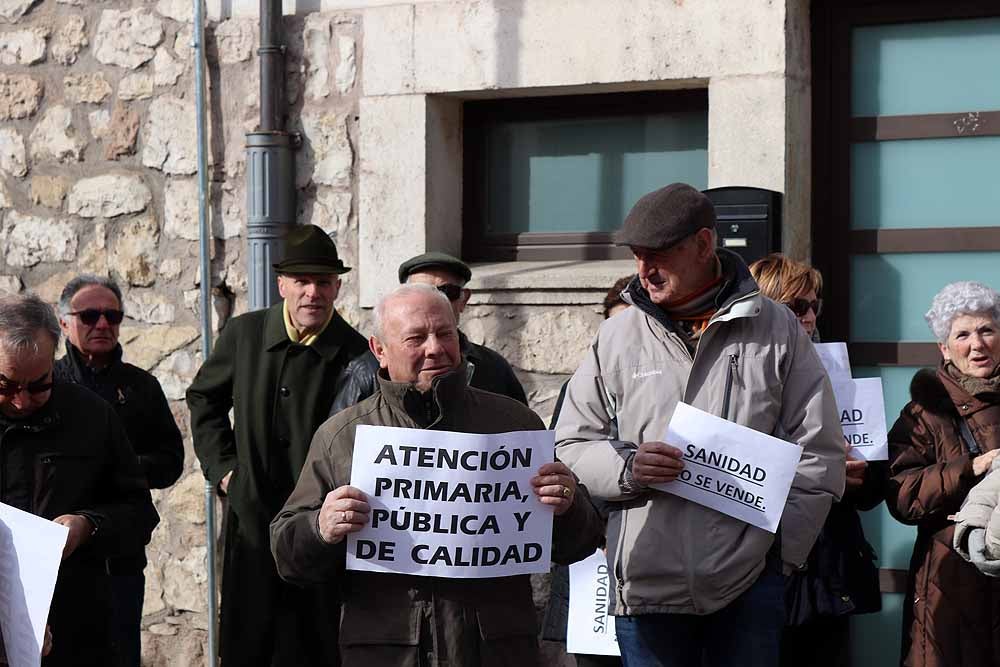 Fotos: Los vecinos mantienen sus protestas por los recortes sanitarios que afectan al Centro de Salud de Los Cubos