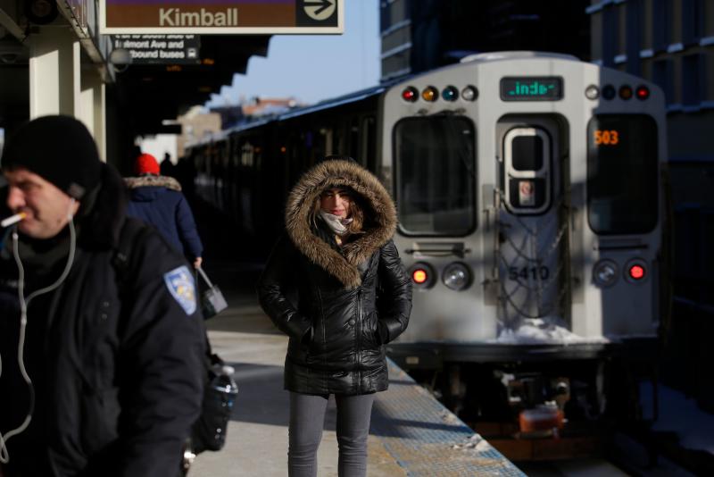 Las temperaturas extremas dejan ocho muertos en los estados de Illinois, Wisconsin, Iowa y Nebraska, y varios casos de congelamiento. En algunos casos han desplomado los termómetros hasta los 40 grados bajo cero, por lo que las autoridades han instado a la ciudadanía a extremar la precaución.