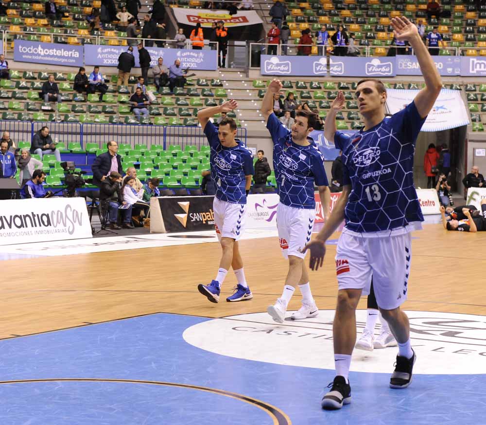 Fotos: El San Pablo Burgos se esforzó al máximo para superar con contundencia al Guipuzcoa Basquet