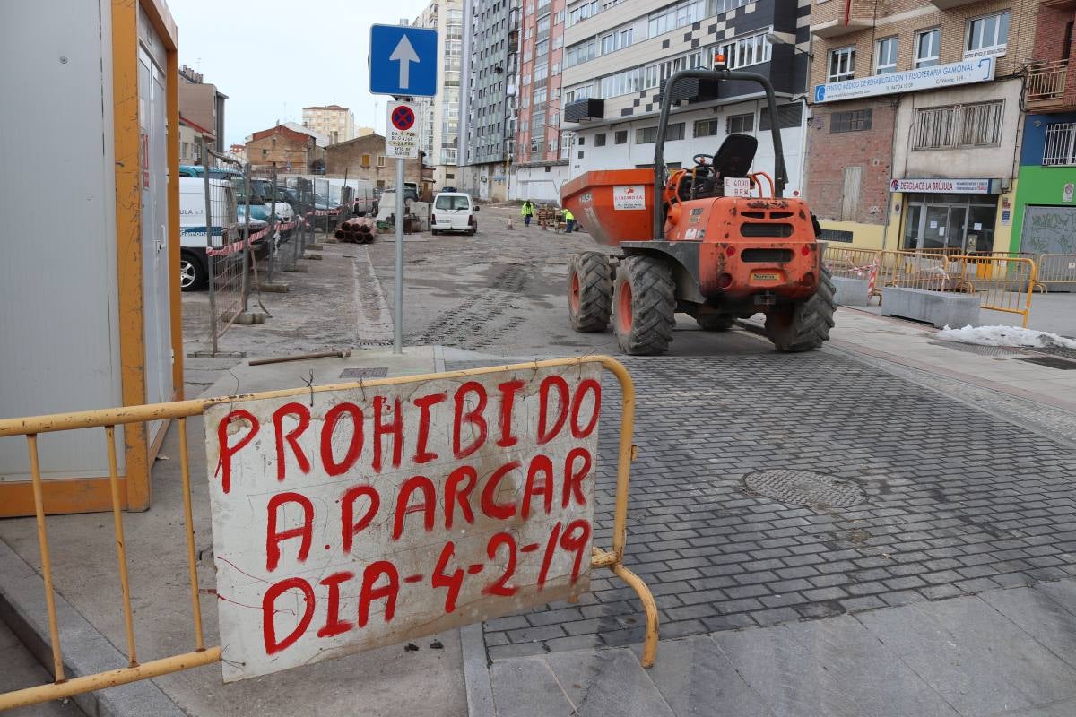 Tras muchos años de espera, hoy por fin han arrancado las obras de urbanización del aparcamiento de Lavaderos.