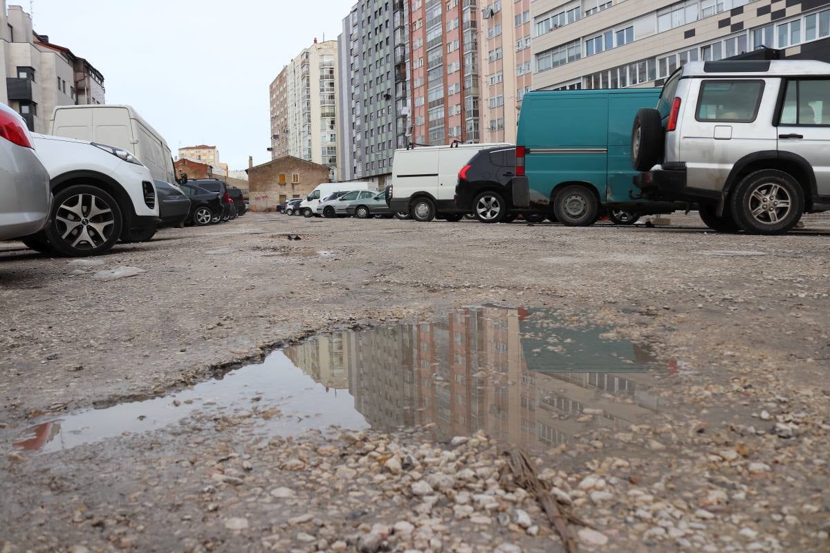 Tras muchos años de espera, hoy por fin han arrancado las obras de urbanización del aparcamiento de Lavaderos.