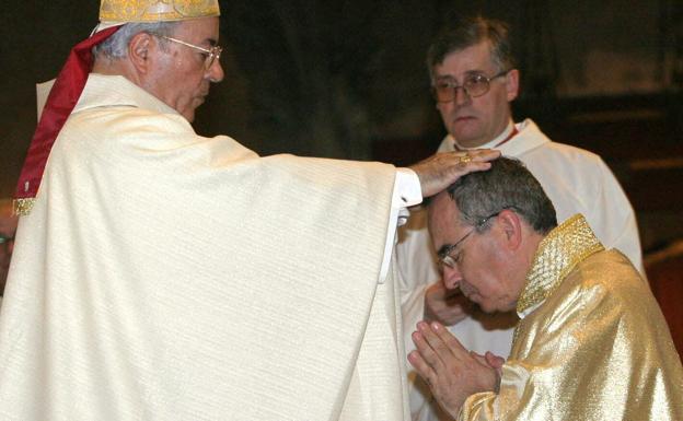 Imposición de Jaume Pujol Balcells en 2004 como arzobispo de Tarragona. 