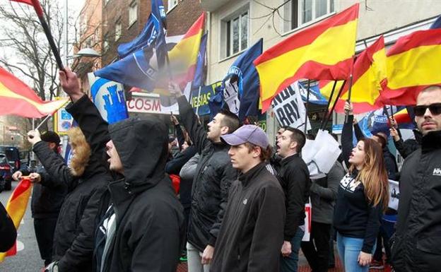 Hogar Social y Falange se suman al acto de PP, Ciudadanos y Vox contra Sánchez en Madrid