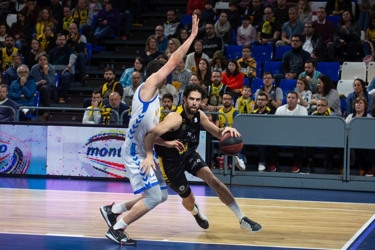 El San Pablo Burgos consigue una victoria balsámica en la pista del Iberostar tenerife. 