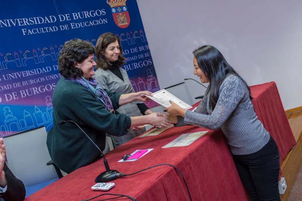 La vicerrectora de Internacionalización, Movilidad y Cooperación, Elena Vicente, clausuró el Curso de Pasantía internacional dentro del Programa Internacional: «Inclusión, diversidad y diseño Universal para el aprendizaje» de la Facultad de Educación.