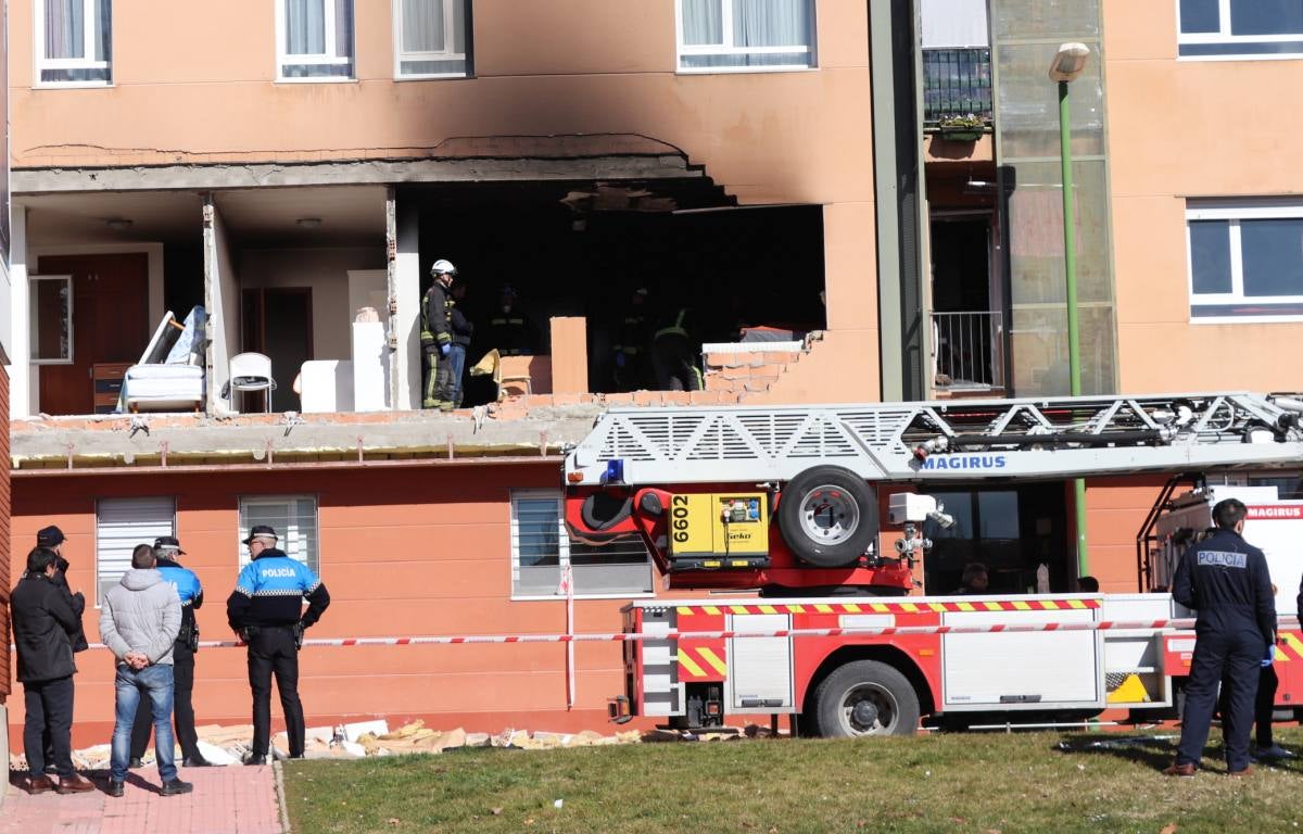 Una explosión en la calle Modesto Circuelos de la Barriada de San Juan Bautista de Burgos ha dejado, al menos, un fallecido.