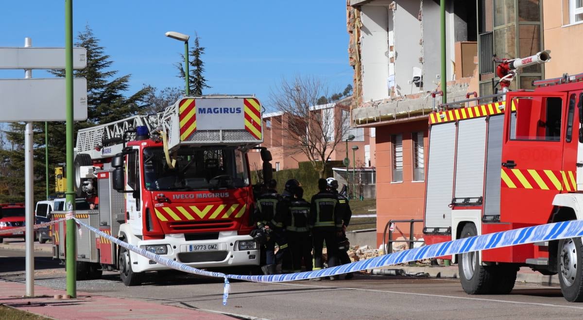 Una explosión en la calle Modesto Circuelos de la Barriada de San Juan Bautista de Burgos ha dejado, al menos, un fallecido.