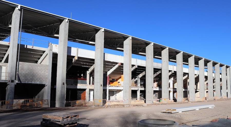 Javier Lacalle, alcalde de Burgos, ha confirmado que el lunes de la próxima semana se comenzará con la instalación de los asientos. Tarea que se alargará durante 15 o 20 días.