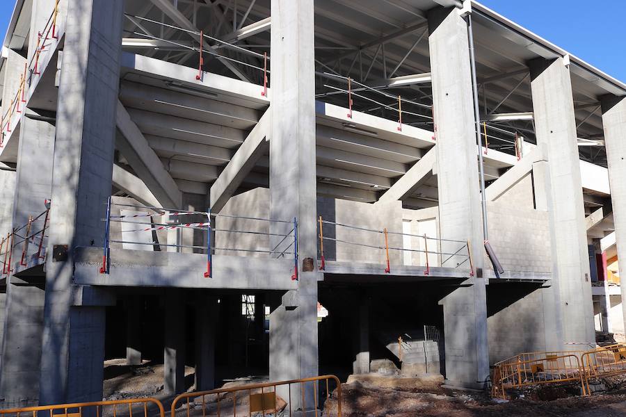 Javier Lacalle, alcalde de Burgos, ha confirmado que el lunes de la próxima semana se comenzará con la instalación de los asientos. Tarea que se alargará durante 15 o 20 días.