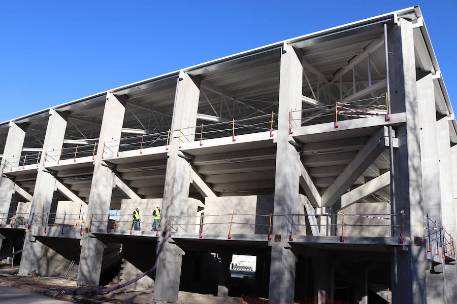 Javier Lacalle, alcalde de Burgos, ha confirmado que el lunes de la próxima semana se comenzará con la instalación de los asientos. Tarea que se alargará durante 15 o 20 días.