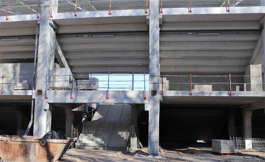 Javier Lacalle, alcalde de Burgos, ha confirmado que el lunes de la próxima semana se comenzará con la instalación de los asientos. Tarea que se alargará durante 15 o 20 días.