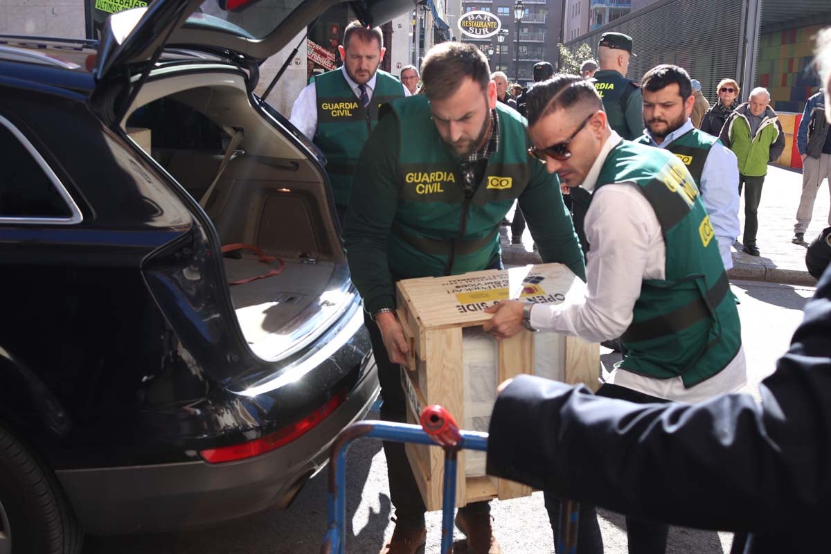 Los dos relieves de la ermita de Quintanilla de las Viñas expoliados y recientemente recuperados han sido entregados al Museo de Burgos para garantizar su conservación.