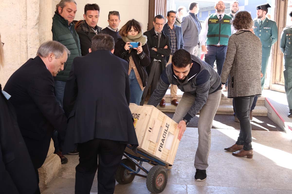 Los dos relieves de la ermita de Quintanilla de las Viñas expoliados y recientemente recuperados han sido entregados al Museo de Burgos para garantizar su conservación.
