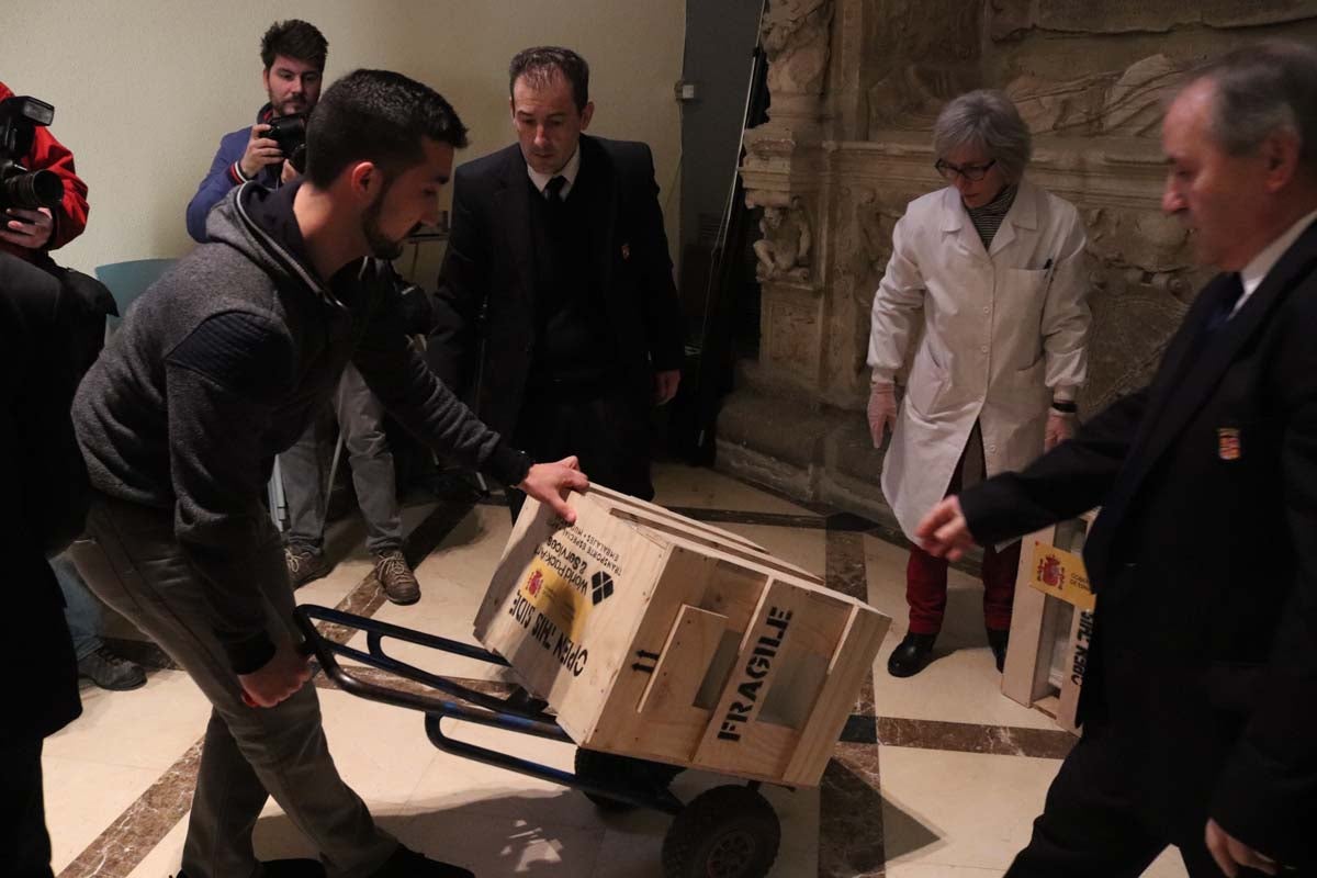 Los dos relieves de la ermita de Quintanilla de las Viñas expoliados y recientemente recuperados han sido entregados al Museo de Burgos para garantizar su conservación.
