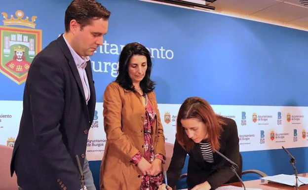 De izquierda a derecha, Daniel de la Rosa (PSOE), Gloria Bañeres (Cs) y Eva de Ara (Imagina) en una rueda de prensa conjunta de los tres partidos.
