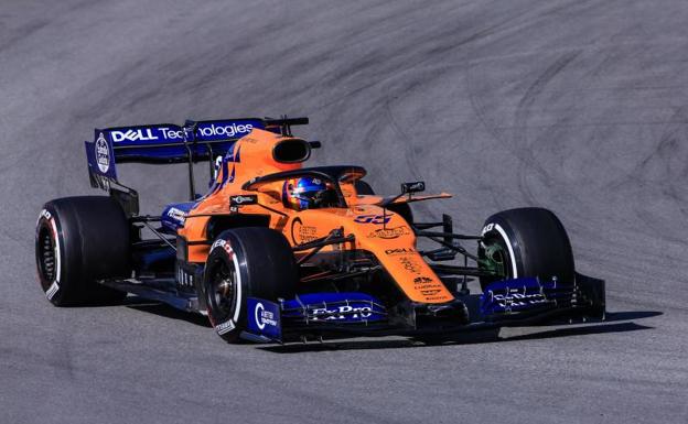 Carlos Sainz y su McLaren, en Montmeló. 