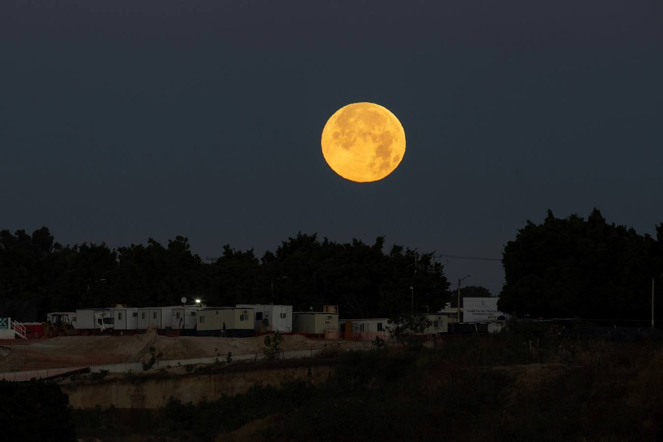 Un fenómeno que ocurre cuando la luna llena se encuentra en su perigeo, el punto más cercano a la Tierra, y en esta ocasión es llamada 'de nieve' porque se produce en un periodo de grandes nevadas en el hemisferio norte